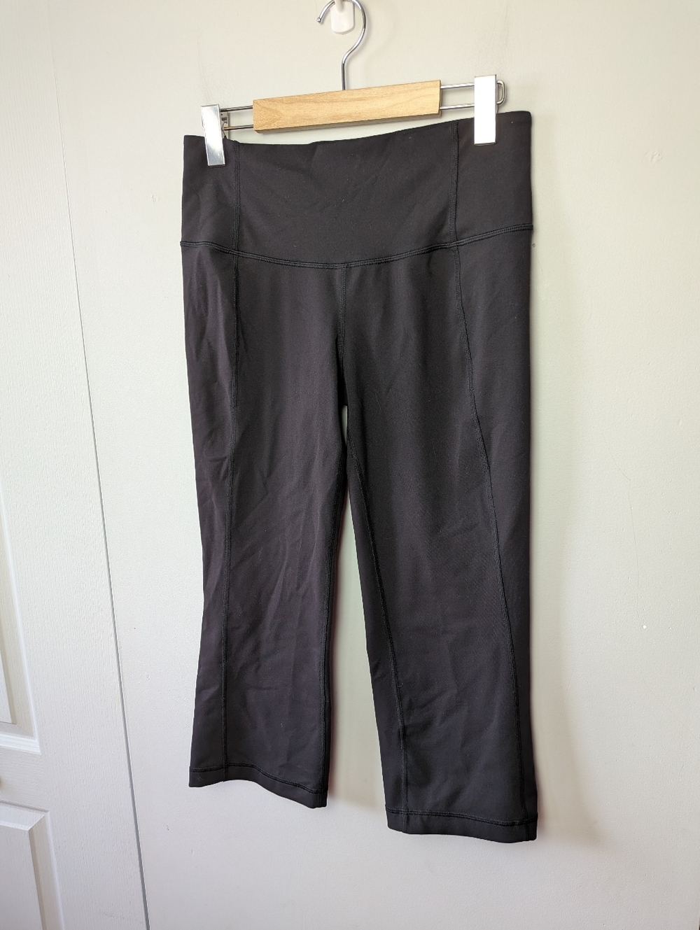 LULULEMON Crop Legging Black Size 8 High Waisted Comfy Activewear